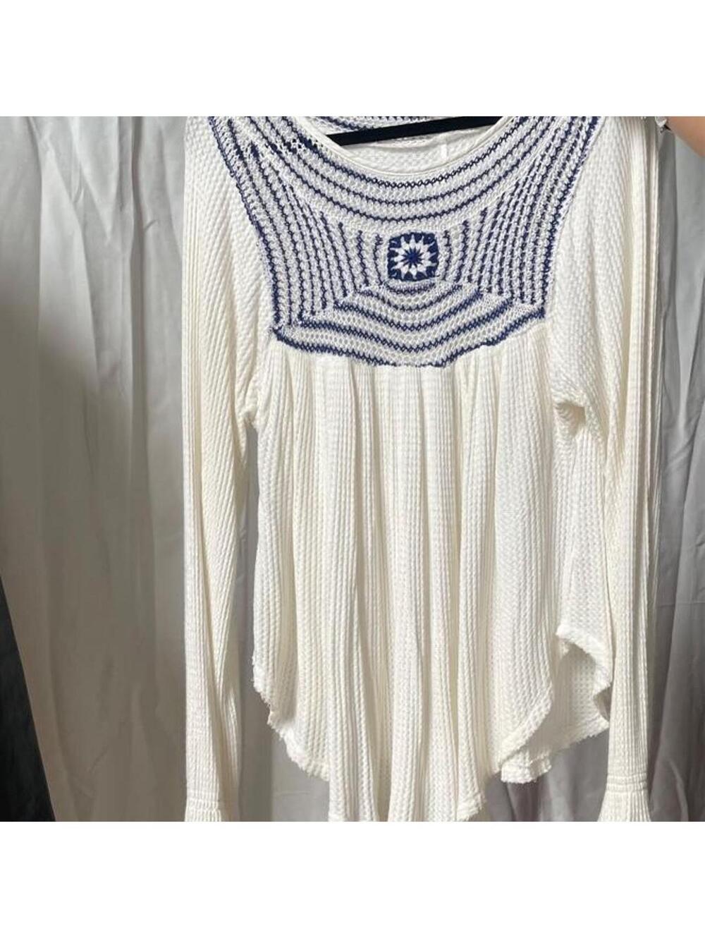 free people boho White knit top with blue crochet design size M